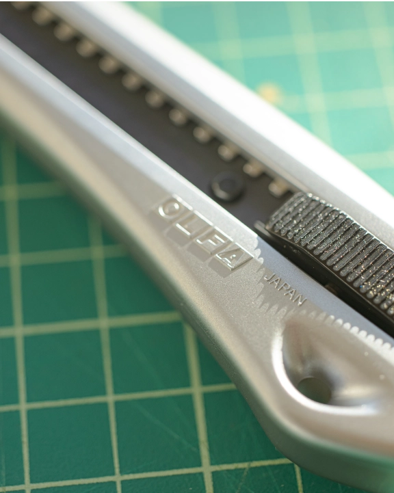 OLFA Limited AL Ltd-08 trigger close up