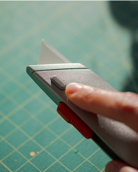 Slice Manual Metal-Handle Utility Knife blade removal